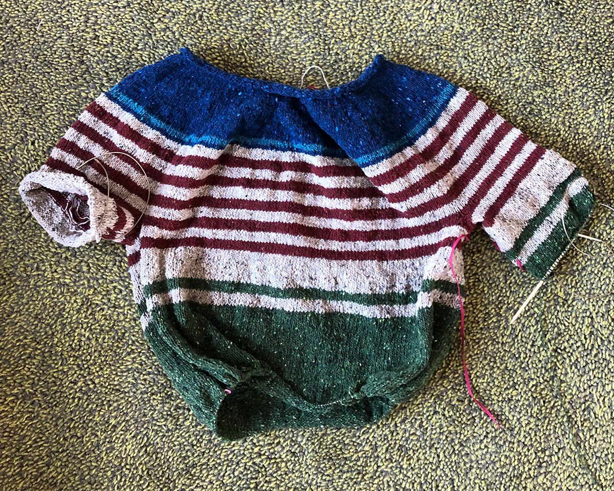 Pullover von oben gestrickt